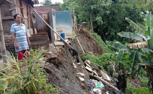 Tergerus Arus Bengawan Solo, Kamar Mandi Warga Tangen Sragen Lenyap