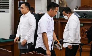 Momen Terdakwa Bharada E, Kuat Ma’ruf dan Ricky Rizal Bertemu di Ruang Sidang