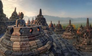 Ketika Kaisar Jepang Naruhito Selfie di Candi Borobudur Magelang