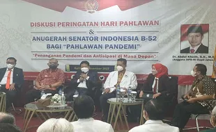 Hari Pahlawan, Senator DPD Abdul Kholik Beri Anugerah untuk Pahlawan Pandemi