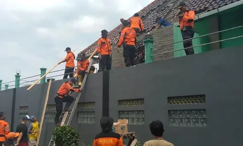 Senkom Mitra Polri & Alumni Akpol Bantu Korban Gempa Cianjur