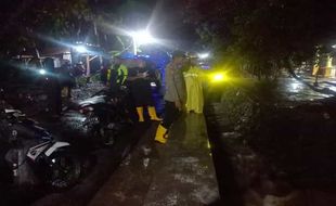 Terseret Arus Air saat Hujan Deras, Pemotor Kecemplung Selokan di Trucuk Klaten