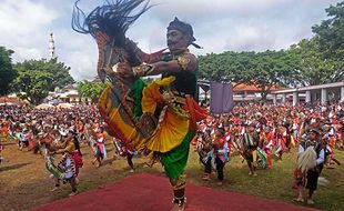 1.000 Pelajar Tampilkan Tari Kolosal Jaran Kepang di Alun-Alun Temanggung