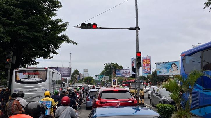 Penjualan Mobil Motor Laris Manis, Jalanan Makin Macet Bikin Miris