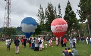 Penerbangan Balon di Kemuning Karanganyar Terkendala Cuaca