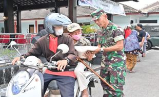 Kodim 0726/Sukoharjo Gelar Bagikan 131 Paket Beras di Desa Cemani