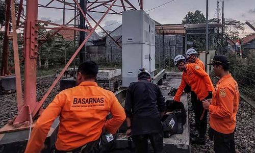 Panjat Tower 73 Meter di Cilacap, Pemuda asal Palembang Dijemput Tim SAR