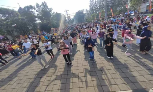 Warga Salatiga Ikuti Flashmob, Padukan Tari dan Senam dengan Lagu