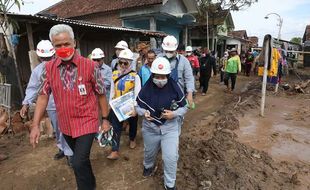 Ganjar Minta BBWS Bikin Tanggul Darurat Cegah Banjir di Mangkang Semarang