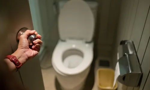 Tips Memakai Toilet Umum yang Kotor agar Terhindar dari Penyakit