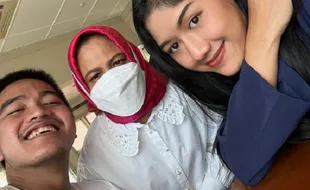 Unggah Foto Bareng Iriana Jokowi, Erina Gudono: Banyak yang Bilang Mirip