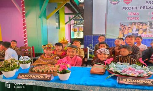 Wow! Puluhan Anak SDN 8 Boyolali Pamer Jajanan Pasar Tradisional Buatan Sendiri