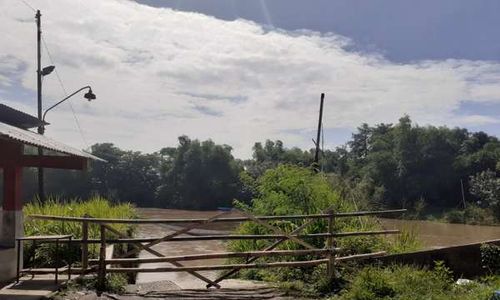 Jembatan Sasak Kampung Beton Solo Ditutup Permanen, Jalan Masuk Dibarikade