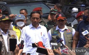 Kembali ke Cianjur, Presiden Jokowi Pastikan Evakuasi dan Distribusi Logistik