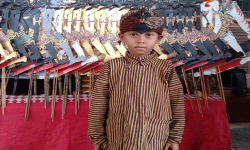 Kondang Kalimosodo, Dalang Cilik asal Boyolali Curi Perhatian Ganjar Pranowo