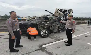 Kecelakaan Maut di Tol Boyolali, Alphard Sundul Truk, 3 Orang Meninggal Dunia