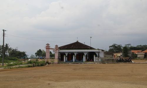 Masjid di Ngawen Klaten Kokoh Berdiri Sendiri di Tengah Proyek Tol Solo-Jogja