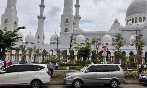 Ciduk Jukir Masjid Sheikh Zayed, Gibran: Orang Beribadah Jangan Dipersulit