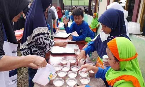 Jos! Siswa SD Muhammadiyah PK Boyolali Minum Susu Sapi Massal, 100 Liter Ludes