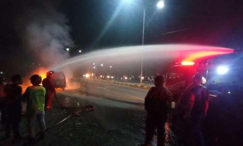 Waduh, Ada Mobil Terbakar di Ringroad Perbatasan Solo-Karanganyar