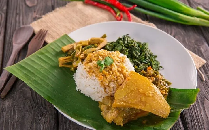 Perjalanan Rumah Makan Padang dari Sawah Lunto & Cirebon