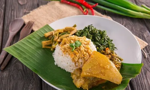 Perjalanan Rumah Makan Padang dari Sawah Lunto & Cirebon