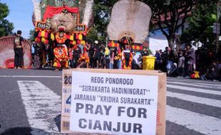 Bantu Korban Gempa Cianjur, Puluhan Seniman Reog Ponorogo Pentas di CFD Solo