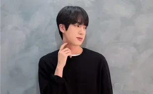 Jin BTS Bagikan Pesan Video Tahun Baru untuk Penggemar