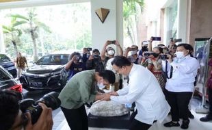 Sandingkan Foto Bareng Anies dengan Gala Dinner G20, Gibran Dipuji Pemersatu