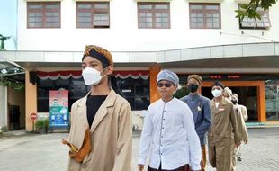 Dandan ala Pahlawan-Tokoh Muhammadiyah, 335 Pelajar di Solo Ikuti Jalan Sehat