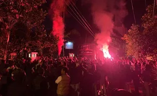 HUT Persis Solo, Surakartans "Geruduk" Mes Pemain pada Dini Hari Tadi