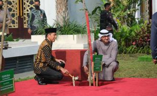 Presiden Jokowi dan Presiden UAE MBZ Tanam Pohon Sala, Maknanya Persahabatan