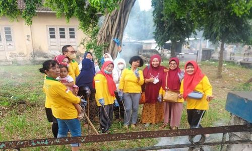 Muktamar Usai, Anggota UMKM Bangkit Colomadu Bersih-Bersih Lokasi Bazar