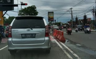 Duh. 25 Water Barrier di Jalan-Jalan Karanganyar Hilang Dicuri