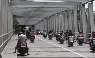 Resmi Dibuka, Pengguna Jalan Langsung Serbu Jembatan Mojo Solo