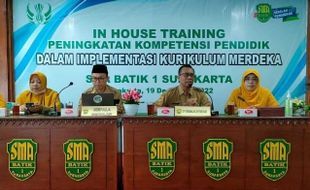 Tingkatkan Kompetensi Guru, SMA Batik 1 Surakarta Gelar In House Training