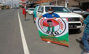 Satpol PP Klaten Copoti Banner Dukungan Pencapresan Ganjar Pranowo