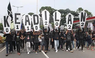 Tuntut Penuntasan Tragedi Kanjuruhan, Aremania Kembali Aksi Blokir Jalan