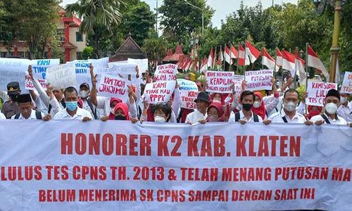 Puluhan Honorer K2 Klaten Geruduk Kantor Pemkab, Tuntut Kejelasan Nasib