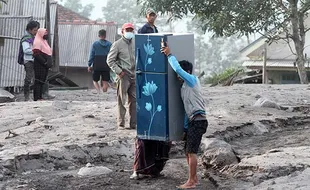 Disapu Awan Panas Gunung Semeru, Begini Kondisi Desa Sumberwuluh Lumajang