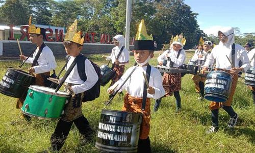 Gema Selawat Diiringi Drumblek Pukau Warga di Alun-Alun Tamansari Boyolali