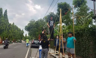 Unik, Remaja Katolik Sragen Bikin Pohon Natal dari Botol Bekas