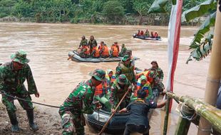 Susuri Sungai, Danrem Warastratama Tanam Pohon di Pinggiran Bengawan Solo