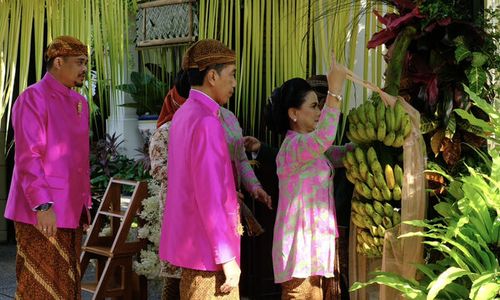 Janur Kuning Melengkung dan Kembar Mayang dalam Pernikahan Adat Jawa