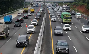 Libur Nataru, Begini Suasana Arus Kendaraan Keluar Jakarta di Tol Cikampek