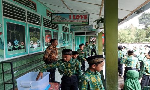 Peduli Sesama, Siswa MI Nurul Islam Batur 02 Getasan Semarang Galang Dana