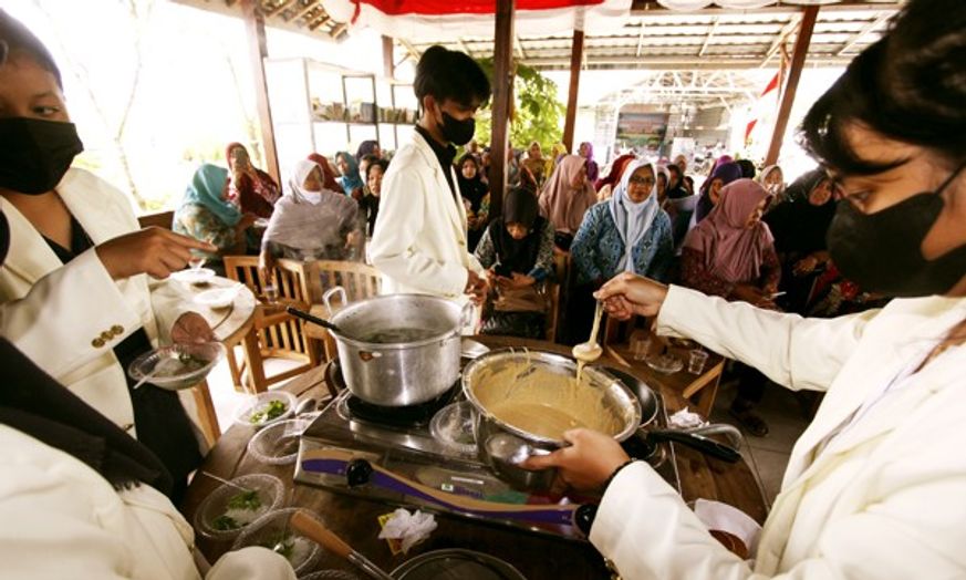 Didampingi FKIK UKSW, Warga Kadirejo Semarang Olah Porang Jadi Bakso & Nugget