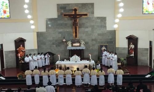 Ibadah Natal di Gereja Wonogiri Berjalan Lancar dan Khidmat