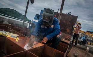 Diterjang Gelombang Tinggi, Sejumlah Fasilitas di Pelabuhan Merak Rusak