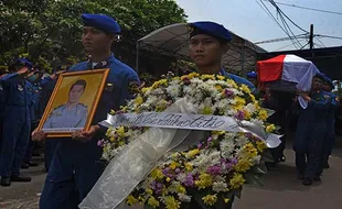 Jenazah Kopilot Helikopter Jatuh Briptu Lasminto Dimakamkan di Serang Banten